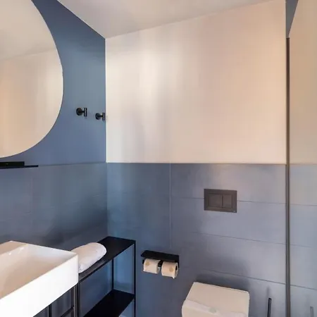 Crisol Promenade Hotel *