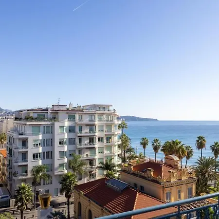 Crisol Promenade Hotel