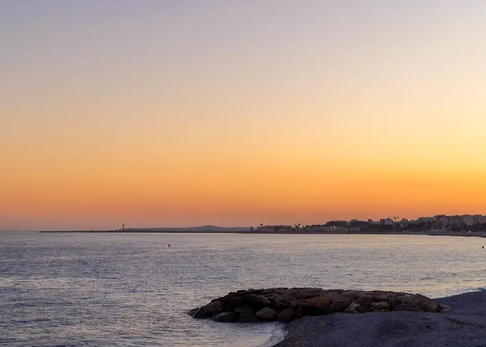 Crisol Promenade Hotel *